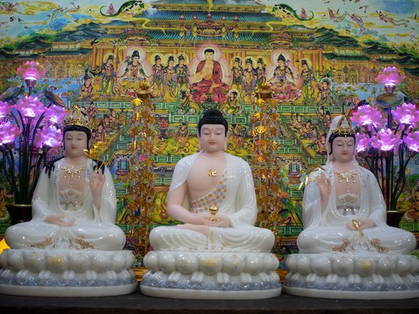 Tượng Tây Phương Tam Thánh bằng bột đá y áo viền hoa văn nổi phủ nano 48cm