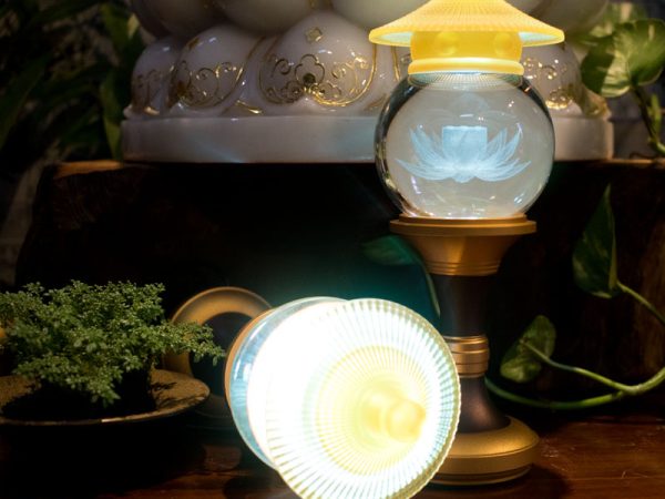 Đèn Điện Cúng Phật Cầu Thủy Tinh Chân Hợp Kim