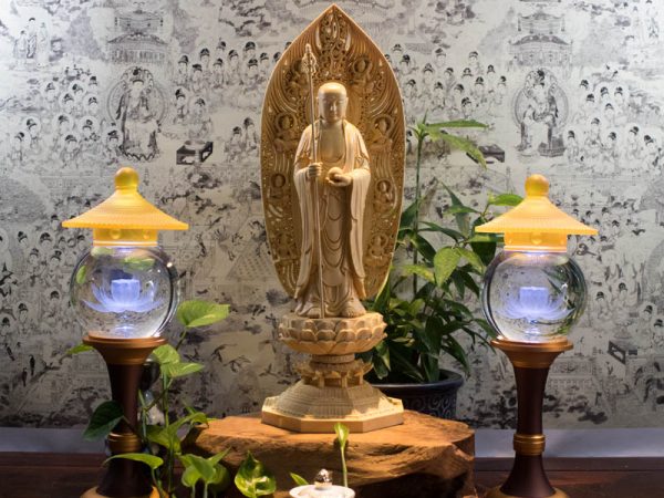 Tượng Địa Tạng Bồ Tát Đứng Bằng Gỗ Long Não Đài Loan