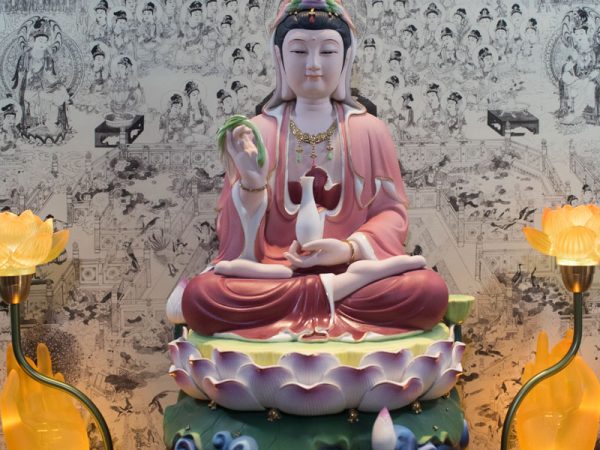 Tượng Phật Quan Âm Bằng Sứ Mờ Cao Cấp Ngồi Đài Sen