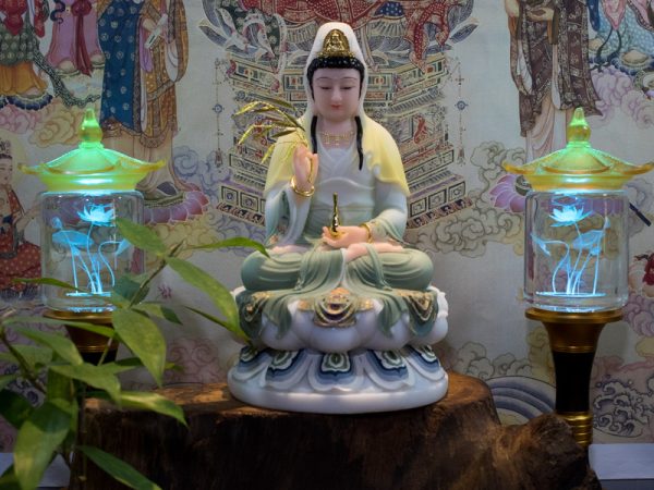 Tượng phật bà quan âm bồ tát bột đá ngồi vẽ hoa văn 30cm