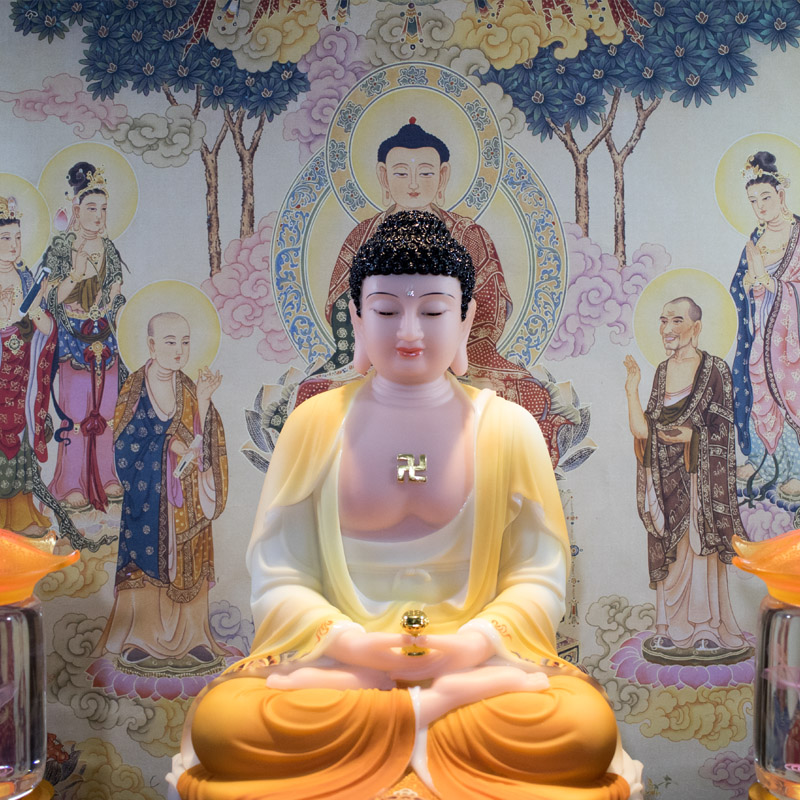 Tượng Phật A Di Đà đẹp là biểu tượng của sự thanh tịnh và bình yên. Những tác phẩm nghệ thuật này gợi lên cho chúng ta một cảm giác yên bình và vô cùng đặc biệt, giúp chúng ta truyền tải đến những kinh nghiệm và cảm xúc thăng hoa trong tâm hồn.