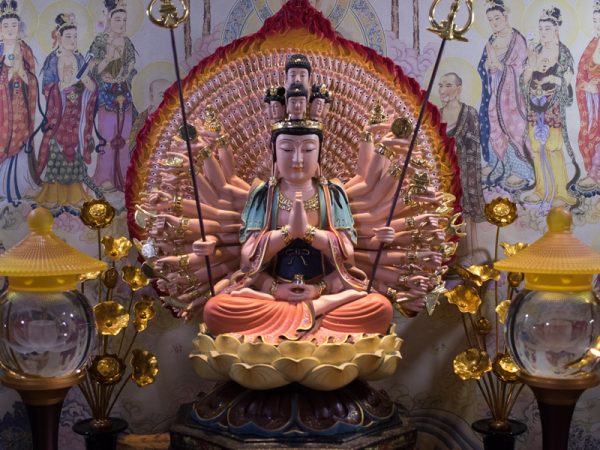 Tượng Phật Bà Quan Âm nghìn tay nghìn mắt bằng composite
