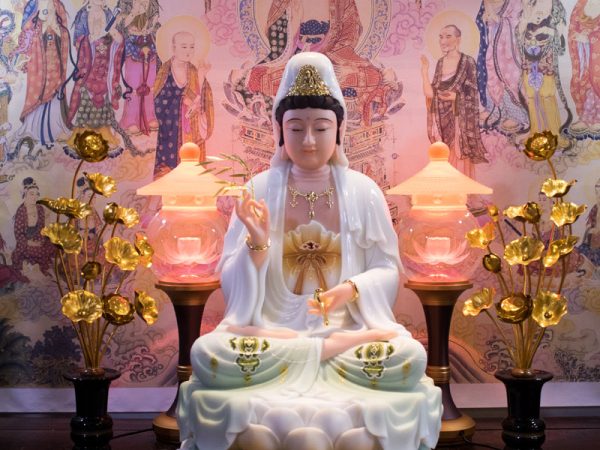Phật Quan Âm bột đá ngọc Đài Loan vẽ gấm 50cm