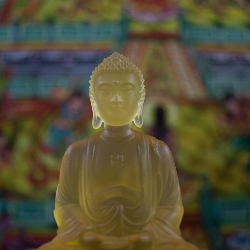 Tượng Phật để xe