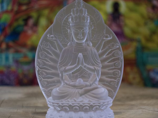 Tượng Phật nghìn tay để xe ô tô xe hơi bằng lưu ly 11cm