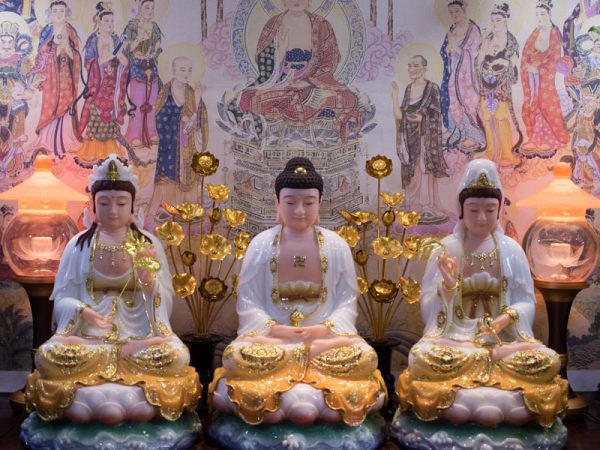 Phật Tây Phương Tam Thánh ngồi y áo viền vàng 40cm