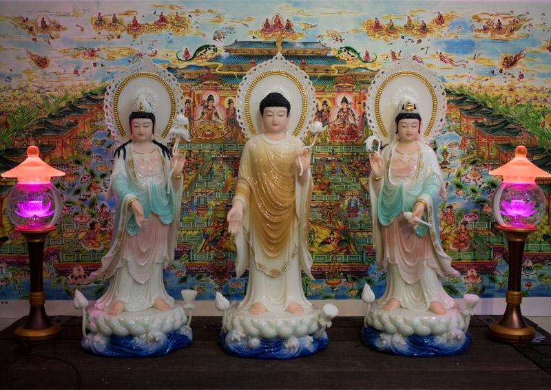 Tam Thế Phật đứng