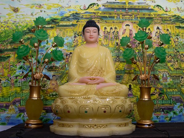 Tượng Phật Bổn Sư Thích Ca đá thạch anh viền vàng ngồi 68cm