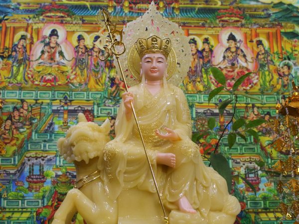 Tượng Địa Tạng cưỡi đế thính bột đá thạch anh viền vàng 40cm