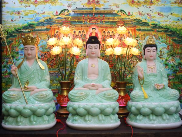 Tượng Phật Ta Bà Tam Thánh xanh ngọc y áo viền hoa văn 68cm