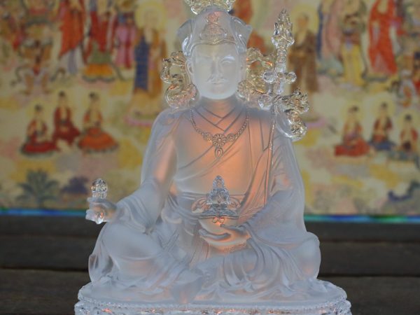 Tượng Liên Hoa Sinh bằng lưu ly kim cương thượng sư liên hoa sinh