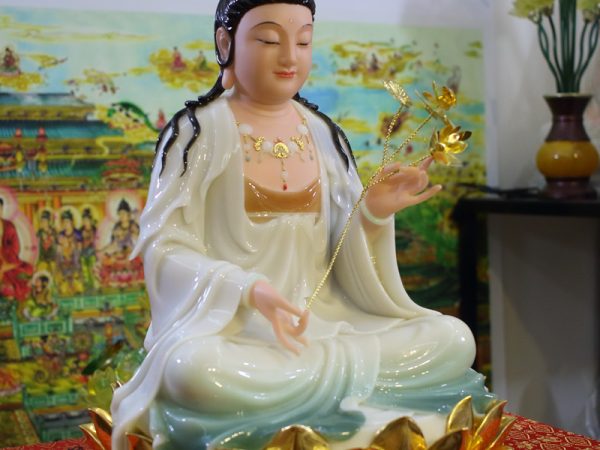 Tượng Thế Chí Bồ Tát bột đá sen dát vàng 48cm