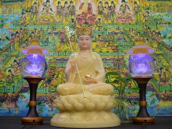 Thờ tượng Địa Tạng đẹp bột đá thạch anh viền vàng ngồi sen nở