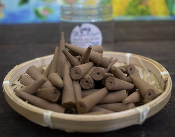 Nhang nụ trầm hương có tác dụng gì? Nụ trầm hương sạch
