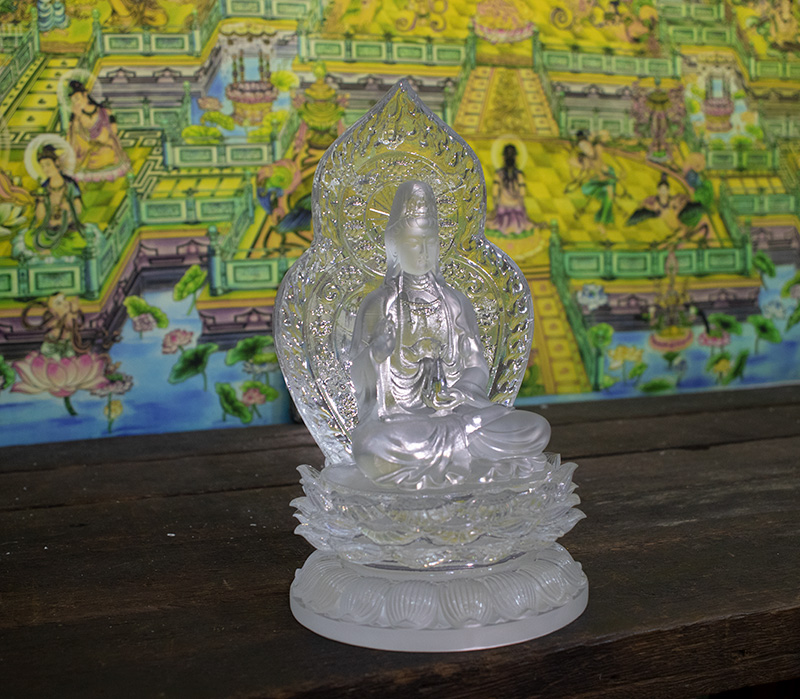 tượng Phật Quan Âm bằng lưu ly