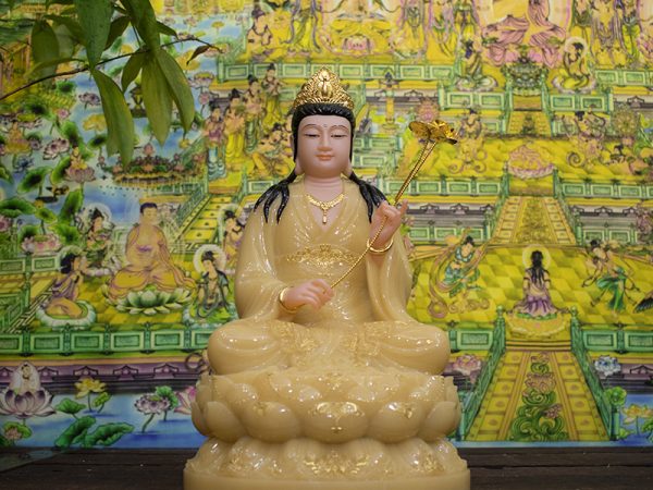 Tượng Đại Thế Chí thạch anh viền vàng ngồi đài sen