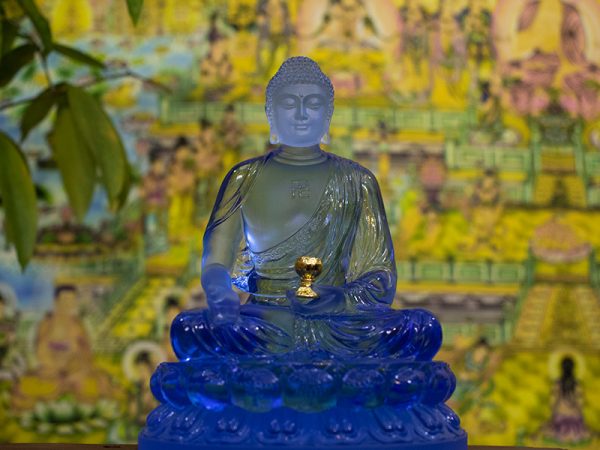 Ai nên thờ tượng Phật A Di Đà trong nhà?